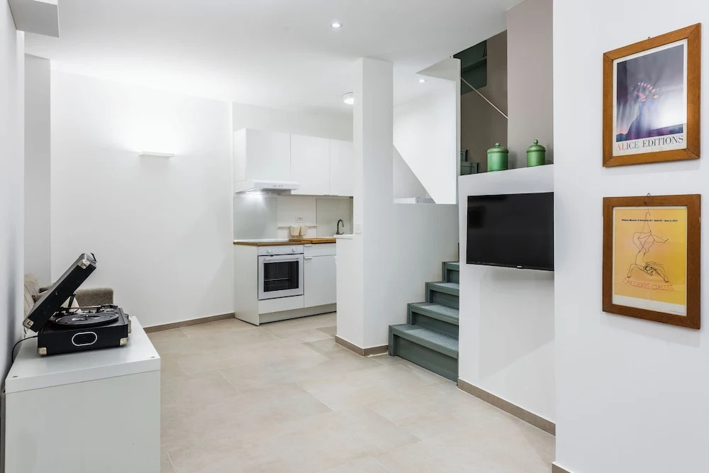 Modern Macha Apartment