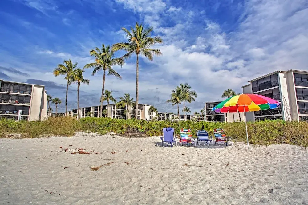 Sanibel Island Studio: Pool Access, Walk to Beach