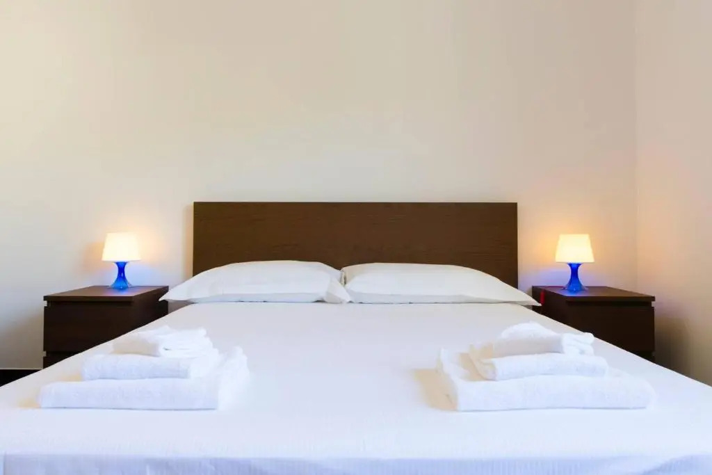 ALTIDO Apt Suitable for Families up to 8, with Parking