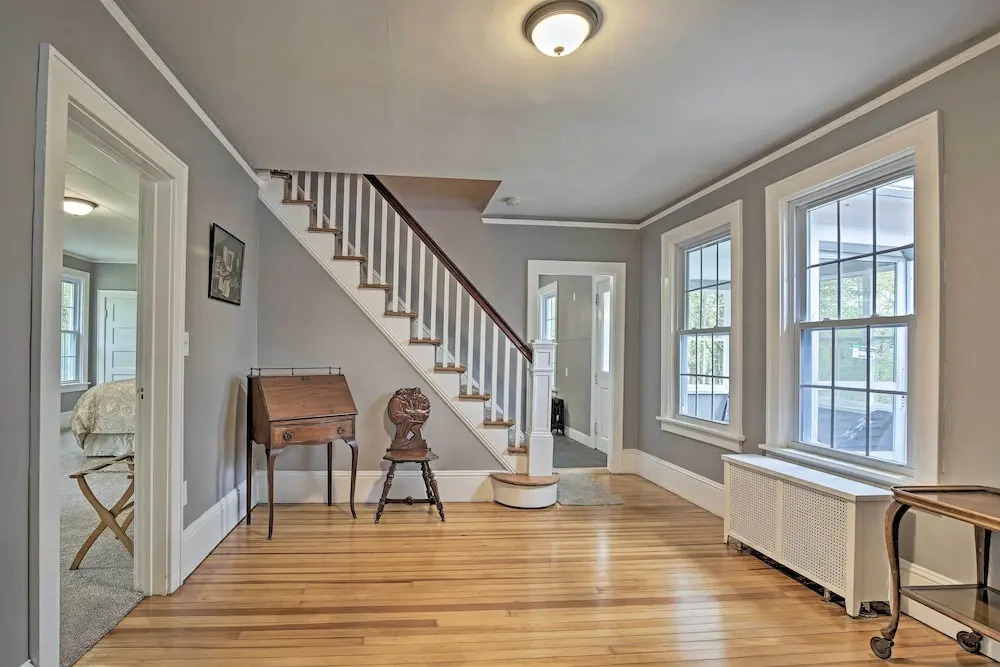 Beautiful Lenox Home, 3 Mi to Shakespeare & Co!