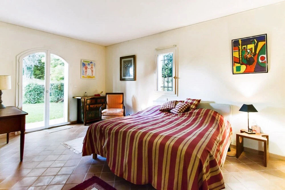 A Luxurious, 5-bedroom Villa in Vence With a Swimming Pool and Spaciou