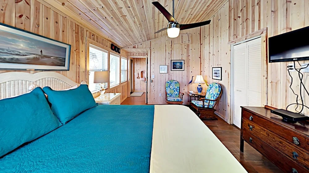 Salt Pines Cottage on 9th Street 3 Bedrooms 2 Bathrooms Home