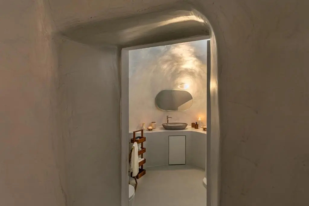 White Cave by Caldera Houses