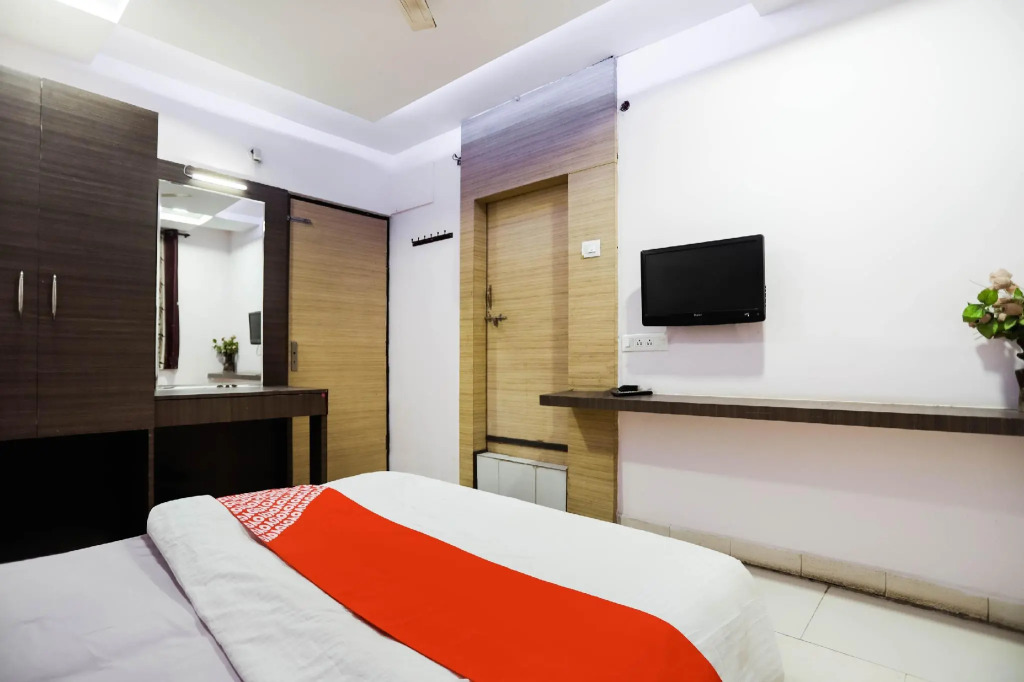 OYO 72185 Hotel Centre Point