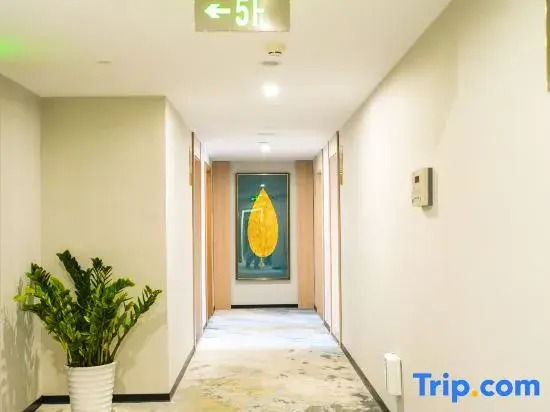 Jinding Haitian Business Hotel