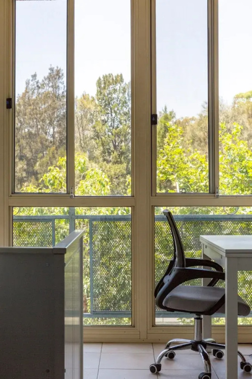 Green Views & Great Location: Inner-city 1-bed