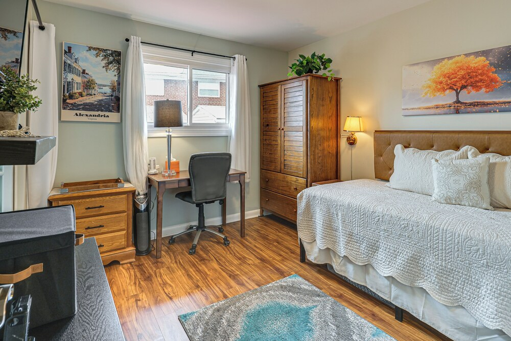 Charming Boutique Home in West End Alexandria!