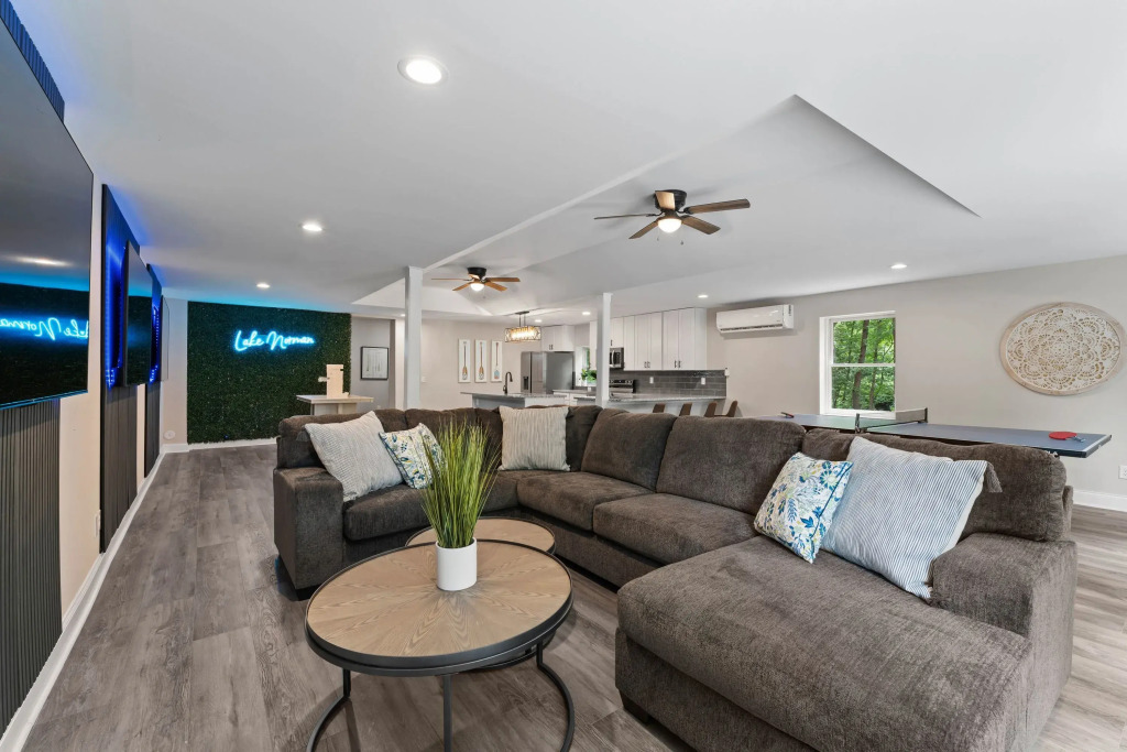 Lakefront Retreat With Private Dock, Pool, Game Room Sleeps 18