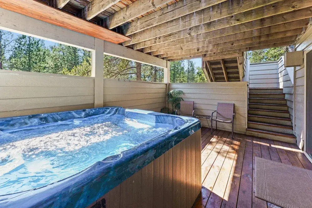Hot Tub Getaway With Ping Pong & Sharc Passes