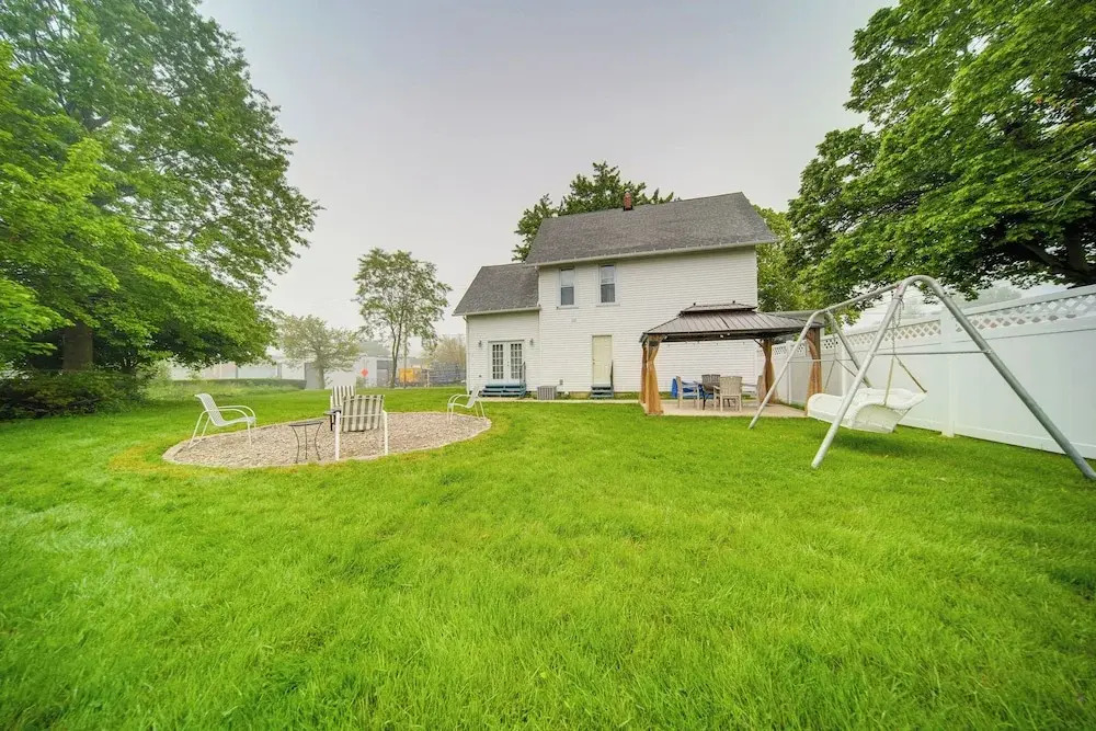 1 Block to Bridge Street: Lake Erie Vacation Home