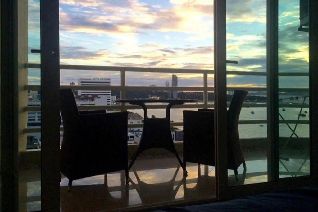 View Talay 6 Pattaya Beach Apartment by Honey