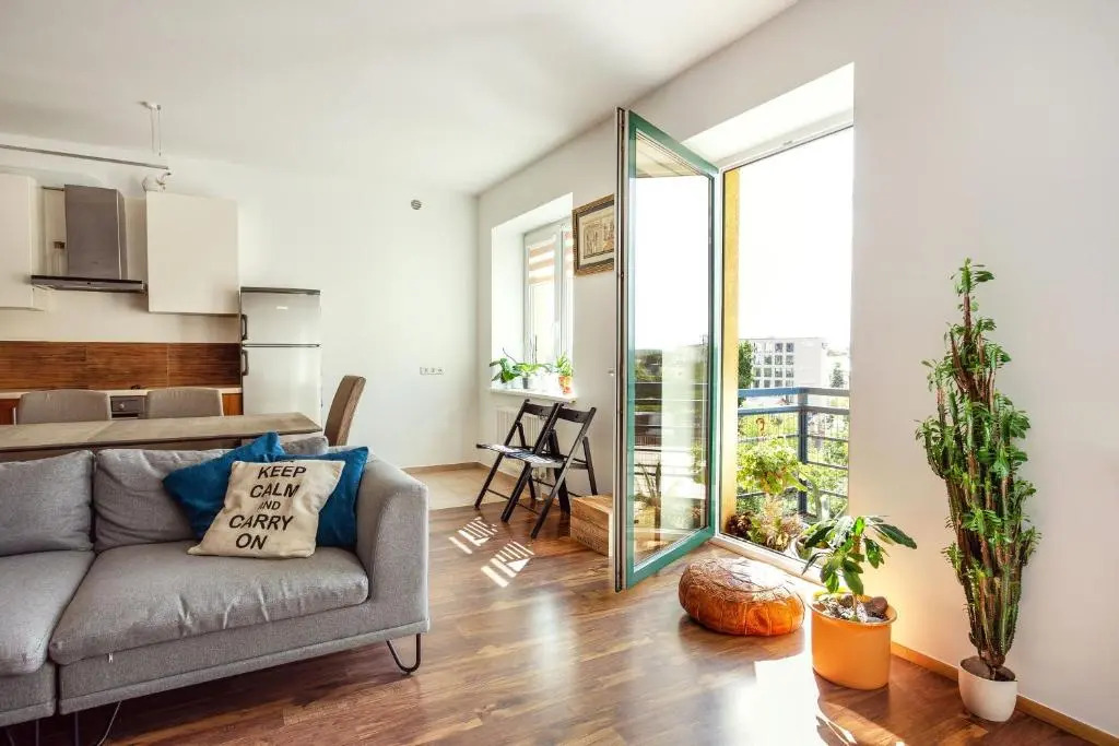 #stayhere - Spacious & Bright 1BDR Apartment Shopping District
