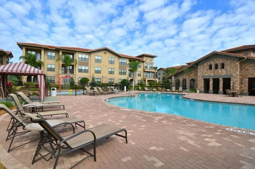Bella Piazza 3 4