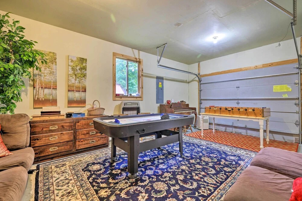 Game Room & Kayaks: Lakefront Poconos Home!