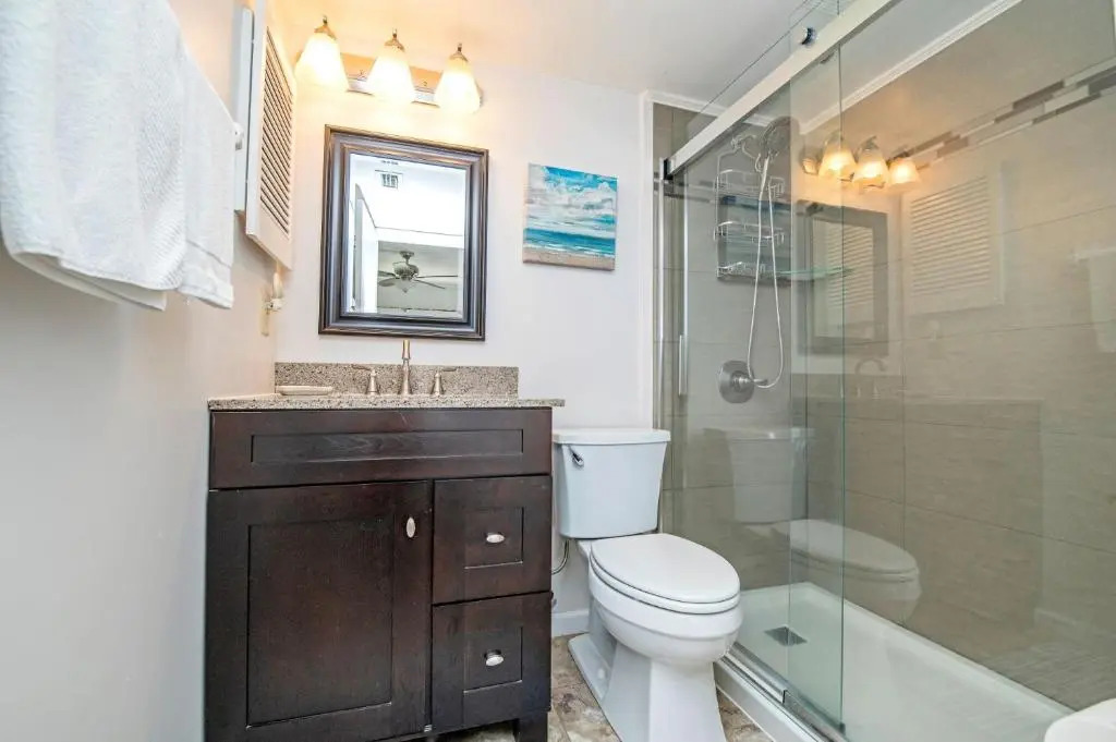 1206 Courtyard Villa 2nd Fl S
