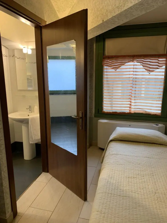 3 pax Studio, Month to Month Lease, Utility Costs Included