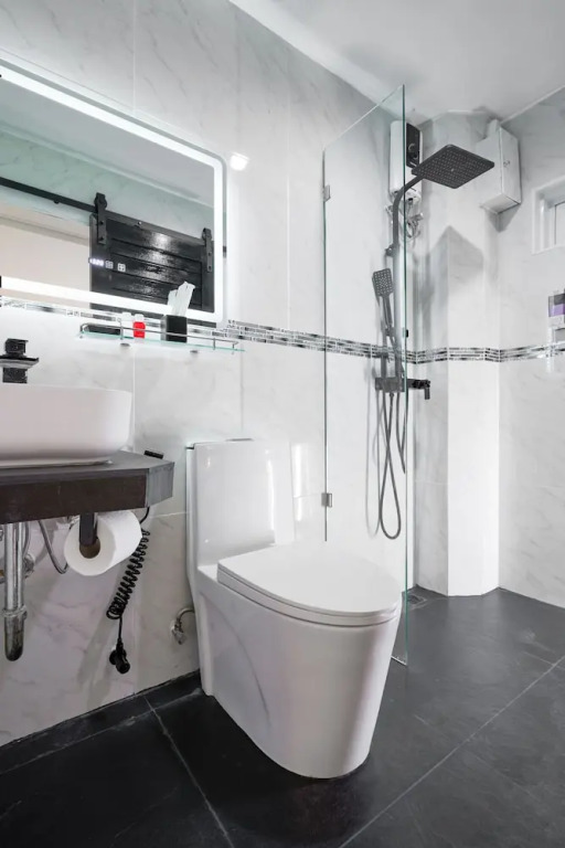 Thonglor Suites Hotel