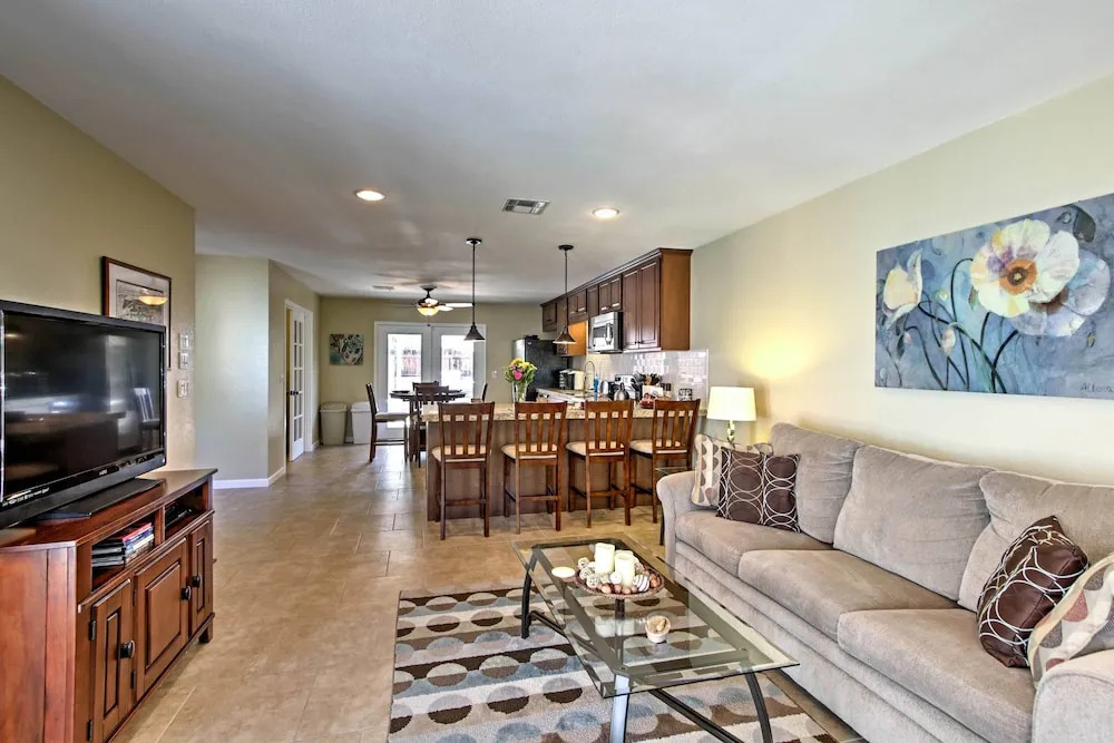 066222: Private 3 BR Home w/ Fire Pit by Old Town