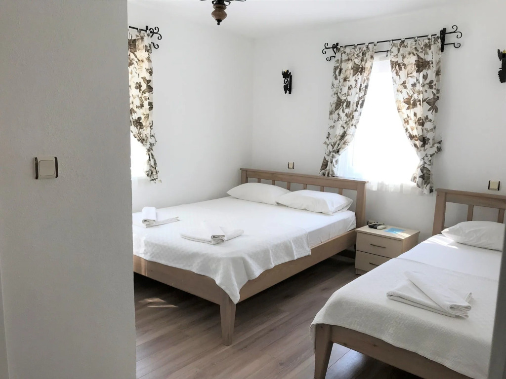 Ada Hotel