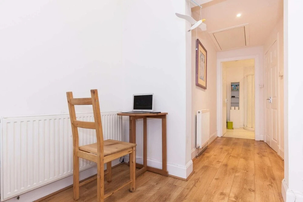 Bright Studio Walk Score 91 Wi-fi Sleeps 2