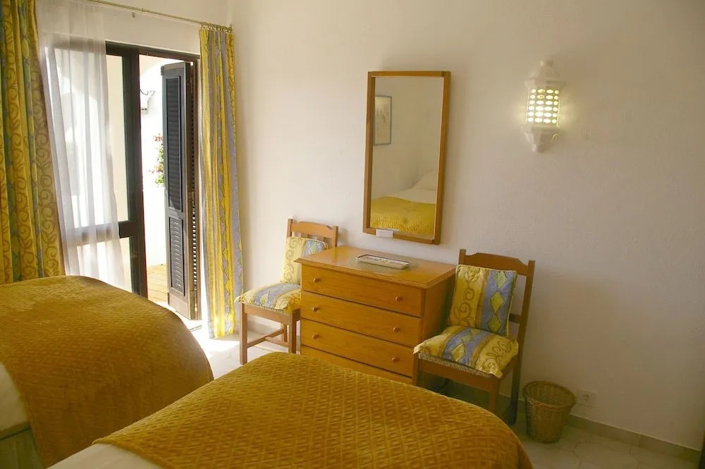 Lovely 2 Bedroom end Townhouse in Carvoeiro