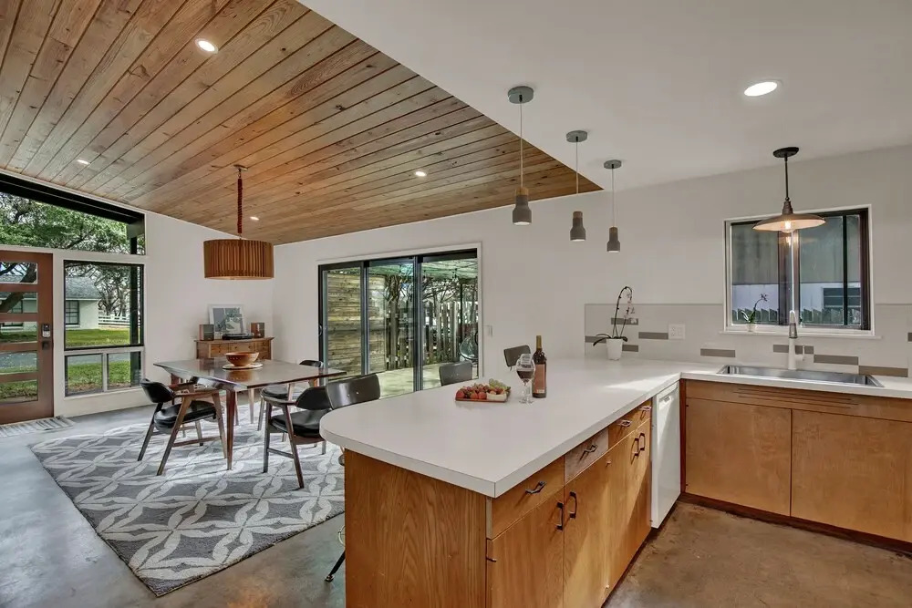 Luxury Home Just 2blcks From Main St!