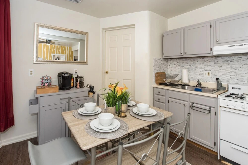 CH2 & CH3 - Fully Furnished Spacious Oasis Dog-friendly 2BR Capitol Hill