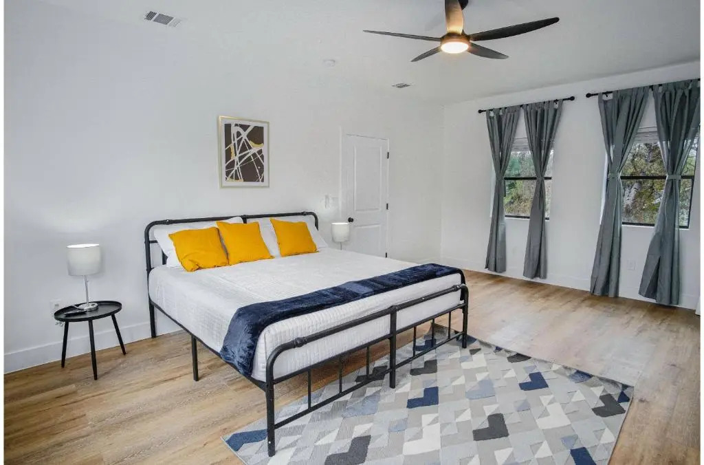 Amazing 3BR 2BA Only 5 Mins From Downtown
