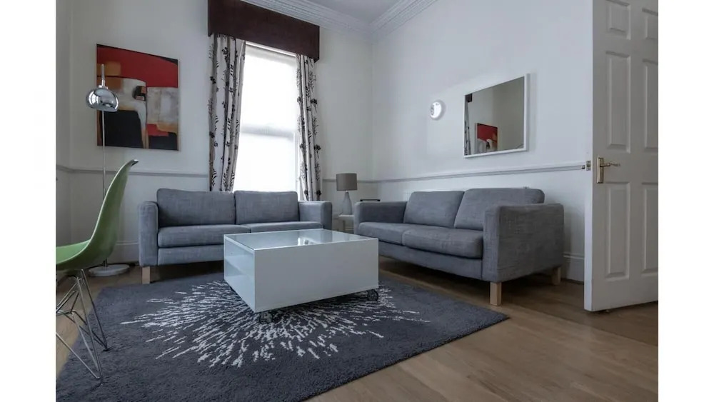 1 Bedroom in Kew Gardens - Clarendon Garden