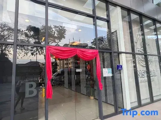 Tropicana 218 Macalister #3BDR #2 parking