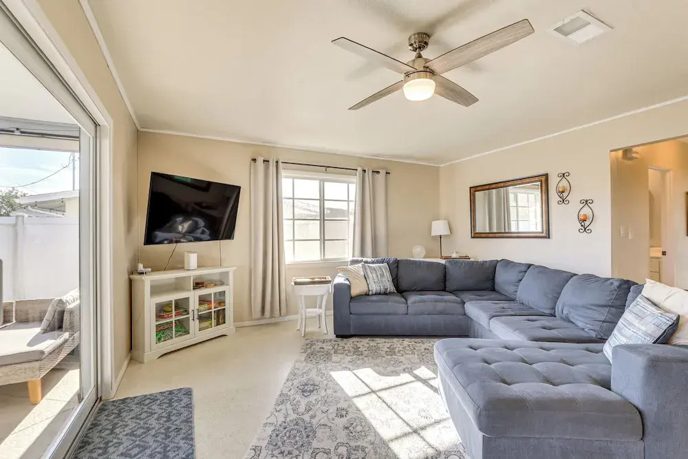 4 Mi to Historic Dtwn Venice: Home w/ Heated Pool!