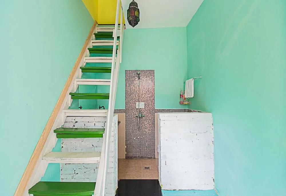 Lingyin Ferry Youth Hostel