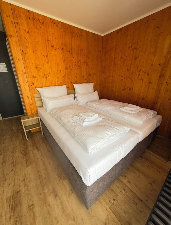 URBAN OAK Smart Stay
