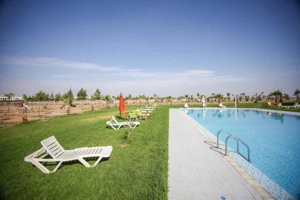 Appartement neuf, entouré de verdure + piscine