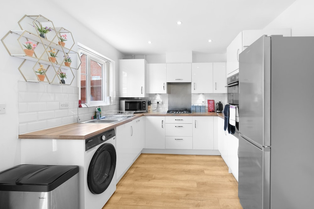 Stylish 3 Bedroom Home with Garden