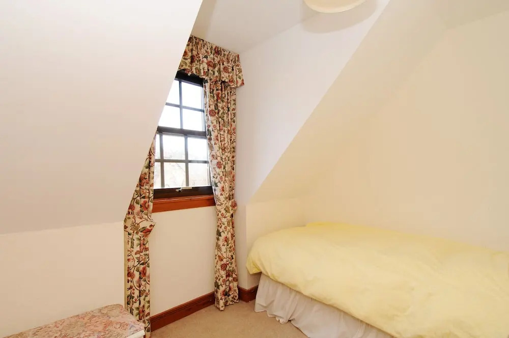 234 Hawthornbank Lane Apartment