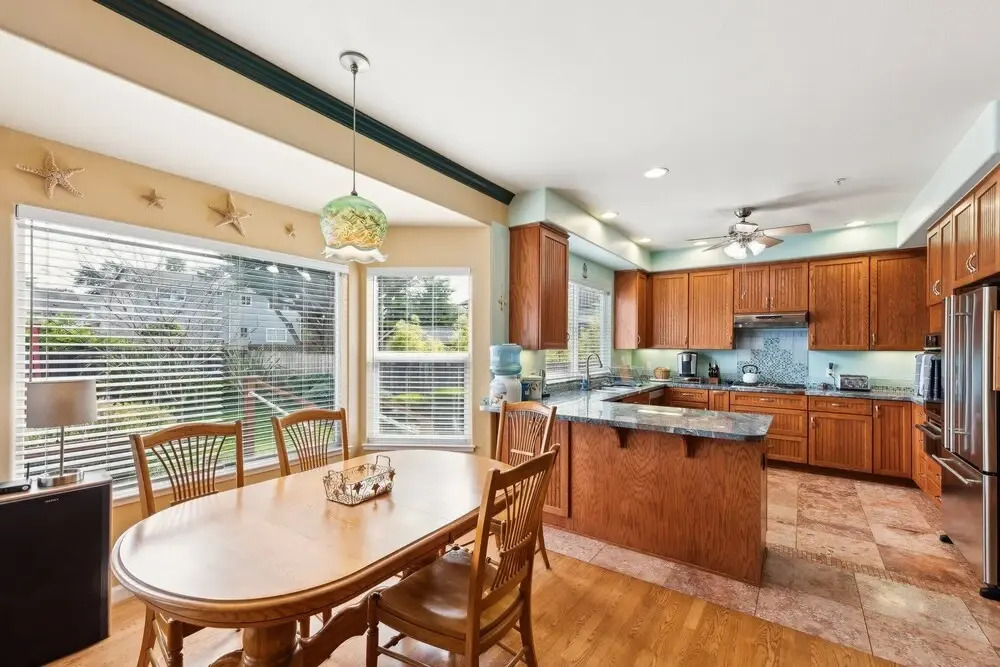 Coastal Getaway 5 Bedroom Home