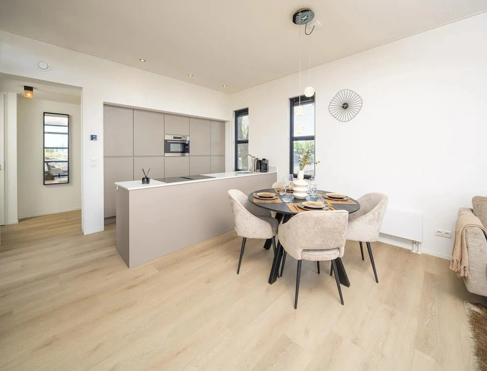 Luxury 4 Guests Villa With Sunny Garden