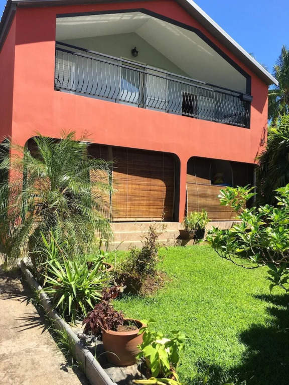 House With 5 Bedrooms in Etang Salé, With Wonderful Mountain View, Enc