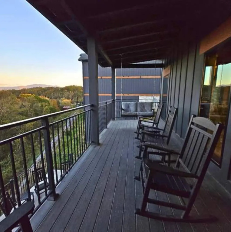 New Private Pool-6br-waterpark-mtn View-sleeps 18
