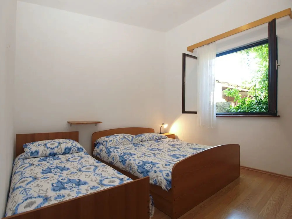 Apartment 1907