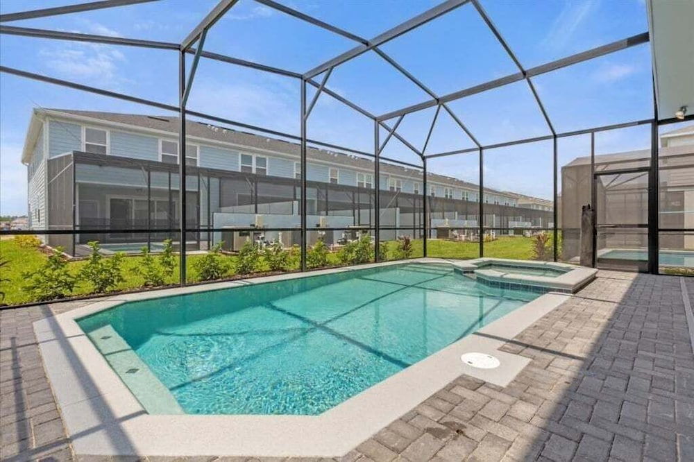 7 Bedroomss/ Windsor Cay Home