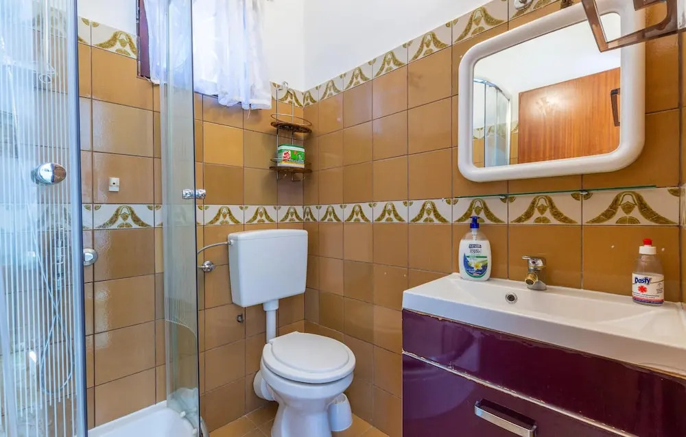 Amazing Apartment in Lokva Rogoznica With Wifi and 2 Bedrooms