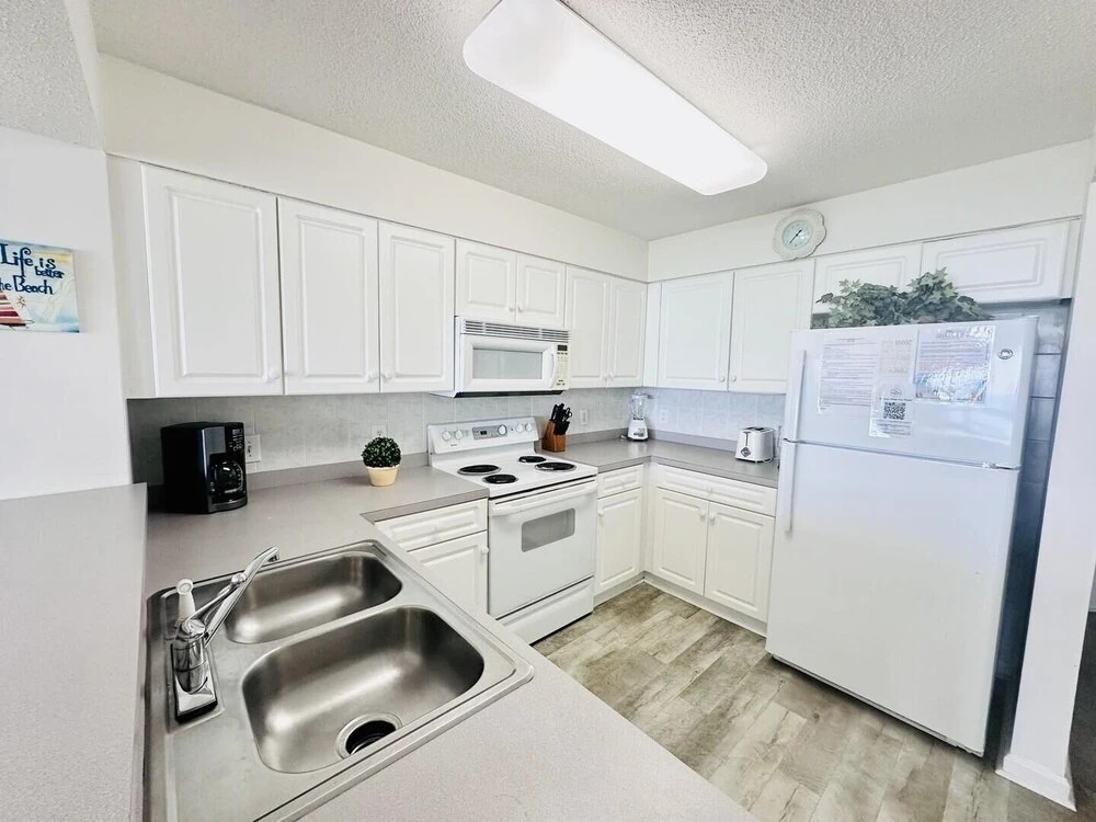 Ashworth 1106 2 Bedroom Condo by RedAwning, North Myrtle Beach