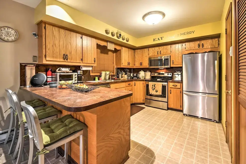 Lake Harmony Resort Home w/ Deck + Fire Pit!