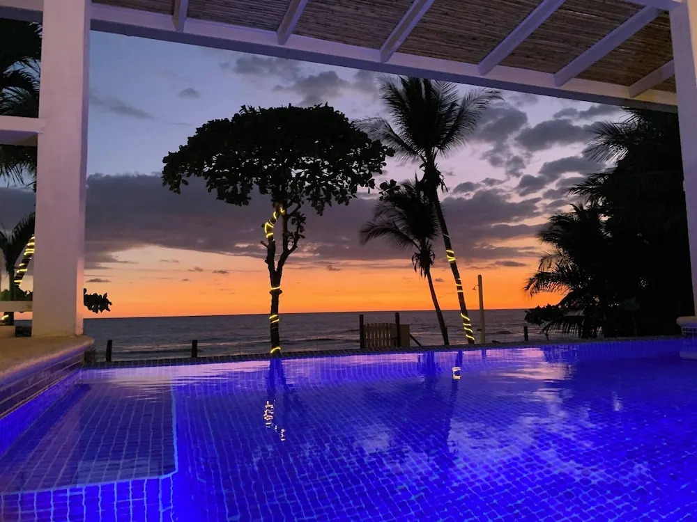 Backyard Beach House Oceanfront Luxury 5 Bdr