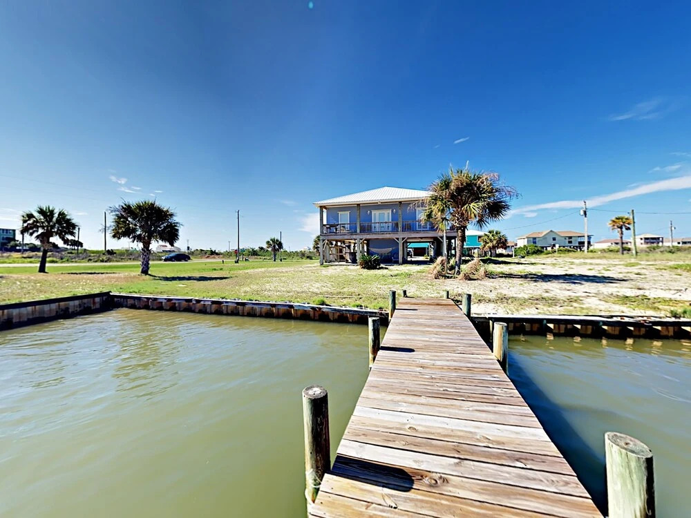 3BR on Mobile Bay, 1 Block to Beach