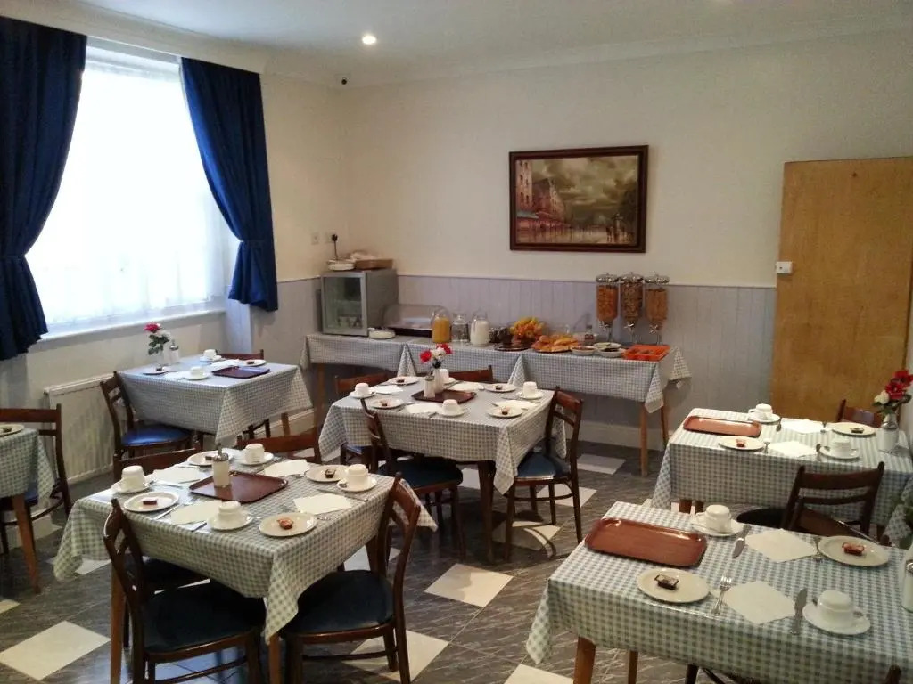 Melbourne House Hotel