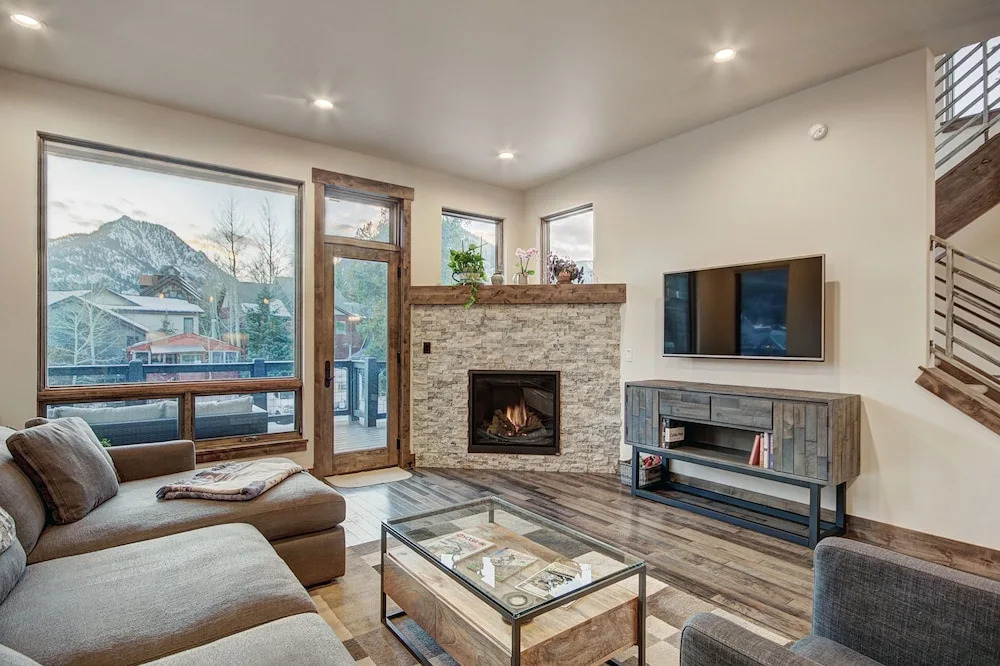 5th Ave #2 3br 3ba 3 Bedroom Townhouse