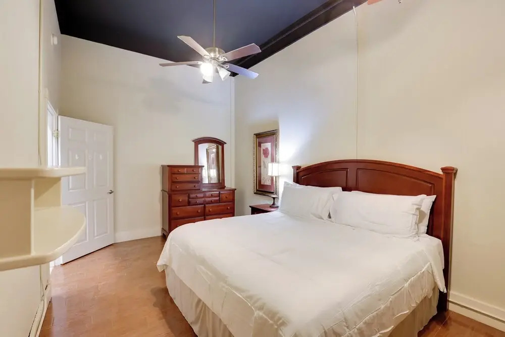 Steps to Restaurants & Shops! Dtwn Marshall Apt
